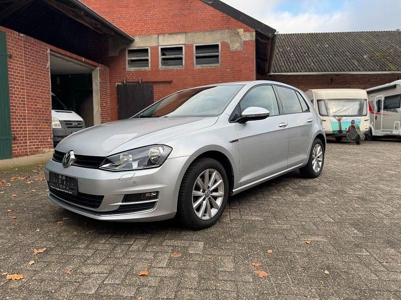 Silber Gebraucht 2016 VW Golf LOUNGE Limousine | 9.500 € (Guter Preis) - Bild 1/4