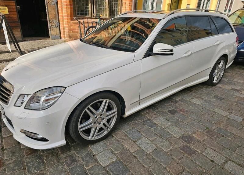 Weiß Gebraucht 2013 Mercedes E300 Style Kombi | 14.800 € (Fairer Preis) - Bild 1/4