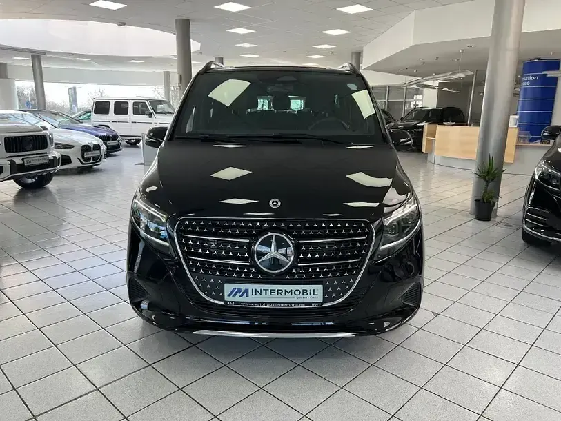 Second-hand Mercedes V300 Avantgarde 237 CP (174 kW) 2024 Negru Monovolum