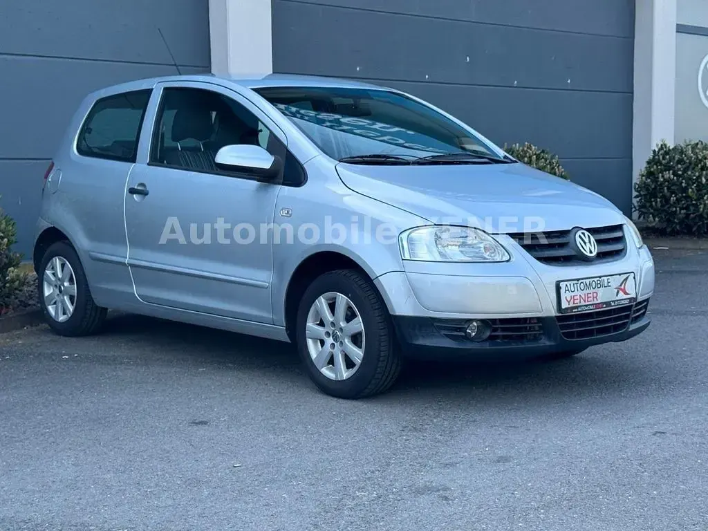 Second-hand VW Fox Basis 75 CP (55 kW) 2009 Argintiu Hatchback