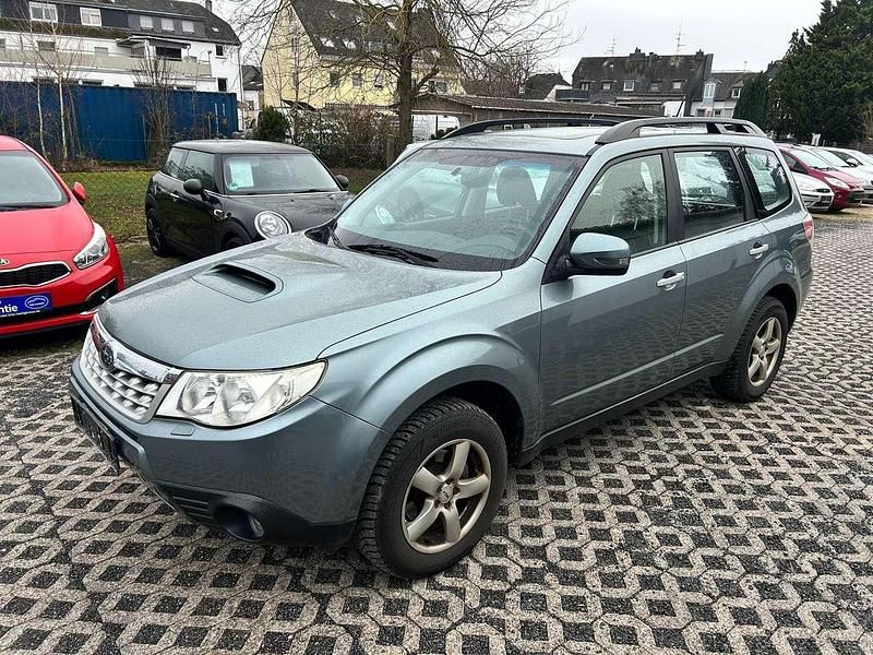 Gebraucht Subaru Forester Active 147 PS (108 kW) 2011 Silber SUV