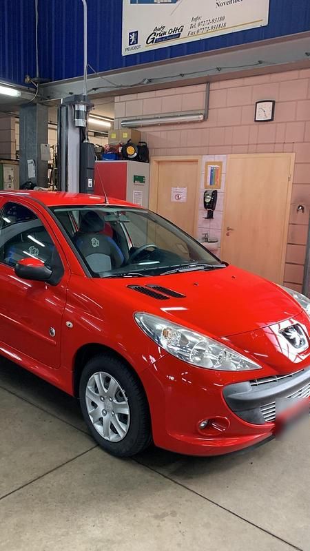 Gebraucht Peugeot 206+ 73 PS (53 kW) 2012 Rot Kleinwagen