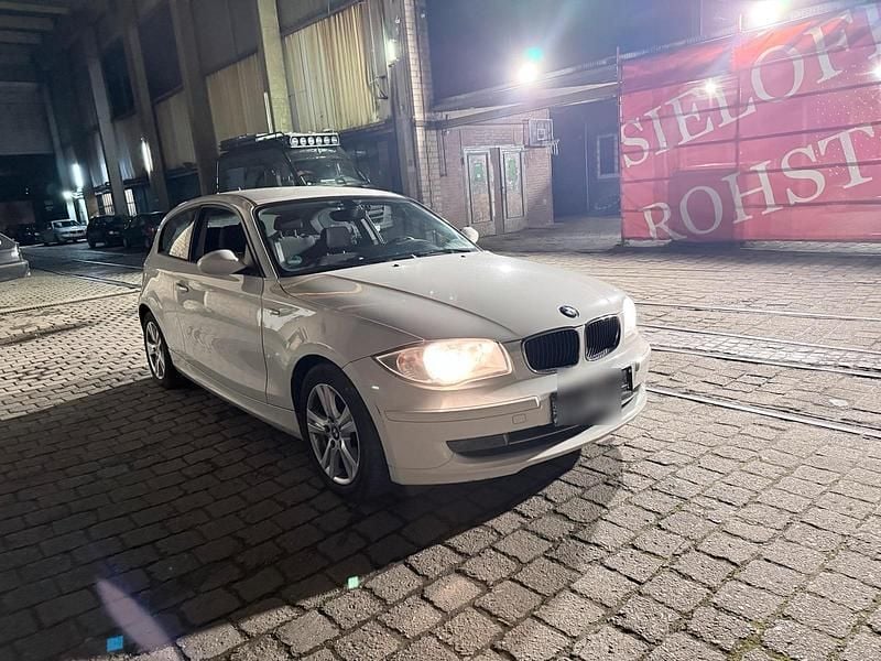 Gebraucht BMW 118 143 PS (105 kW) 2009 Weiß Kleinwagen