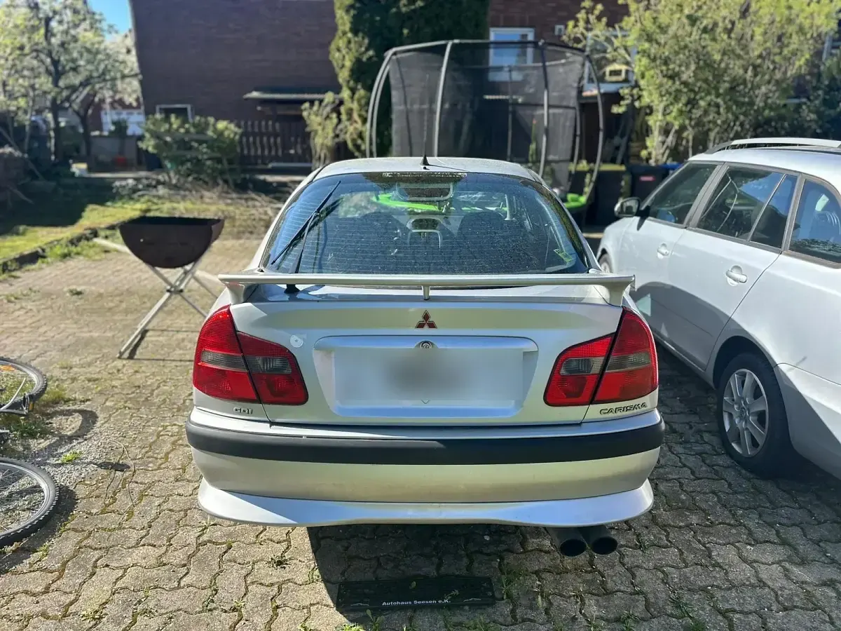 Begagnad Mitsubishi Carisma 122 HK (89 kW) 2000 Grå Sedan