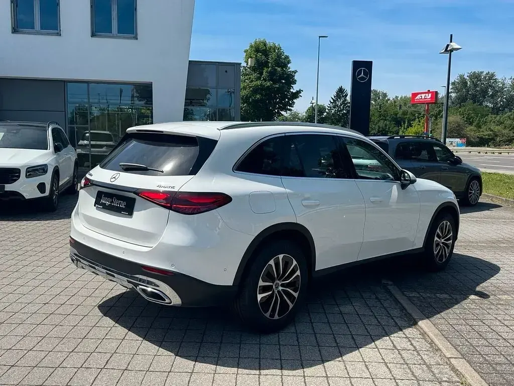 Gebraucht Mercedes GLC220 197 PS (144 kW) 2025 Unilack polarweiß SUV