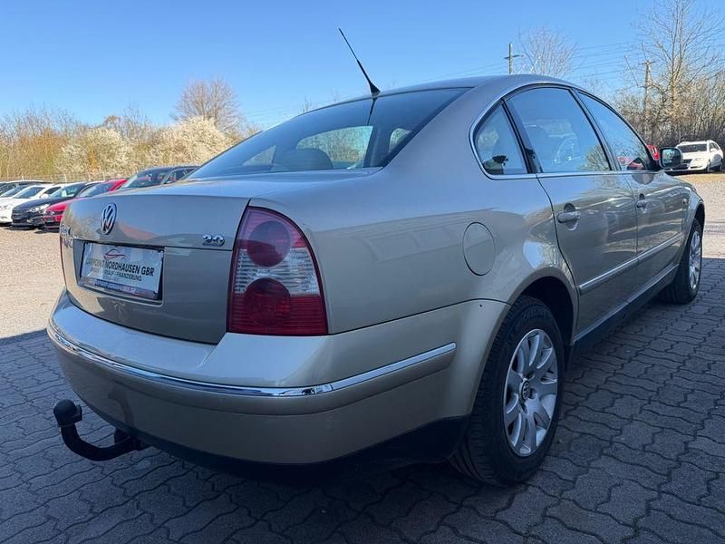 Gebraucht VW Passat Highline 116 PS (85 kW) 2001 Gold Limousine