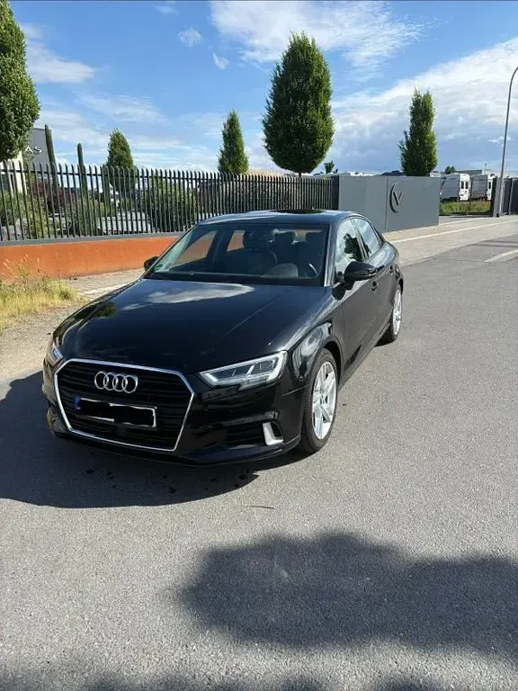 Gebraucht Audi A3 Sport 116 PS (85 kW) 2018 Schwarz Limousine