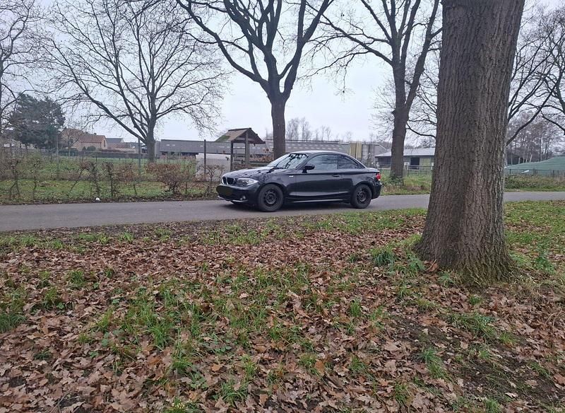 Schwarz Gebraucht 2012 BMW 118 Coupé Coupé | 7.900 € (Fairer Preis) - Bild 1/4