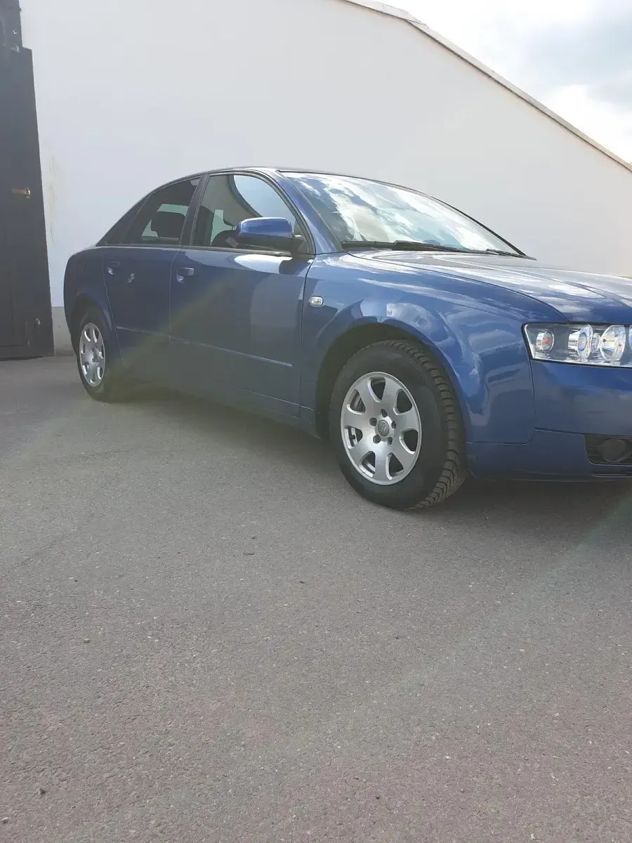 Gebraucht Audi A4 131 PS (96 kW) 2004 Blau Limousine