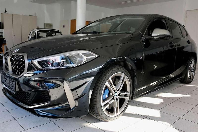 Black sapphire metallic Gebraucht 2020 BMW 135 Kleinwagen | 26.900 € (Fairer Preis) - Bild 1/4
