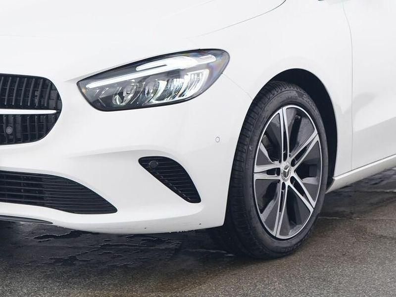 Gebraucht Mercedes B200 Advanced 163 PS (119 kW) 2024 Unilack polarweiss Van / Kleinbus