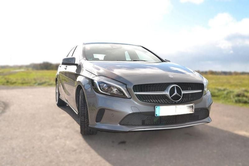 Grau Gebraucht 2017 Mercedes A200 Urban Limousine | 13.999 € (Guter Preis) - Bild 1/4