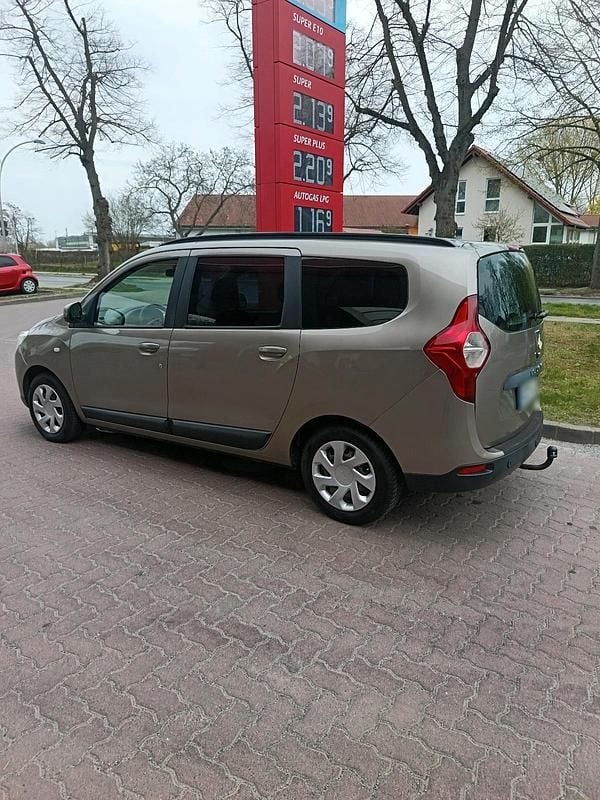 Gebraucht Dacia Lodgy 108 PS (79 kW) 2013 Braun Van / Kleinbus