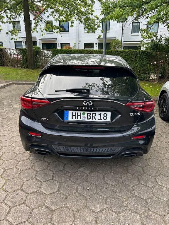 Schwarz Gebraucht 2018 Infiniti QX30 Luxe SUV | 16.500 € - Bild 1/4