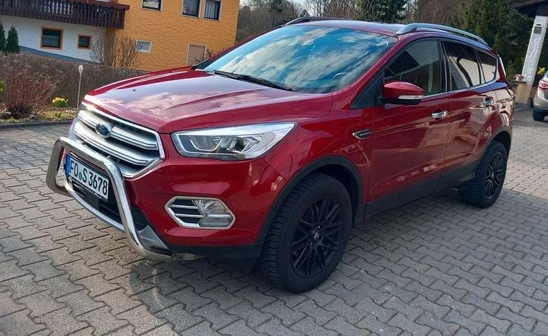 Gebraucht Ford Kuga Trend 150 PS (110 kW) 2019 Rot SUV