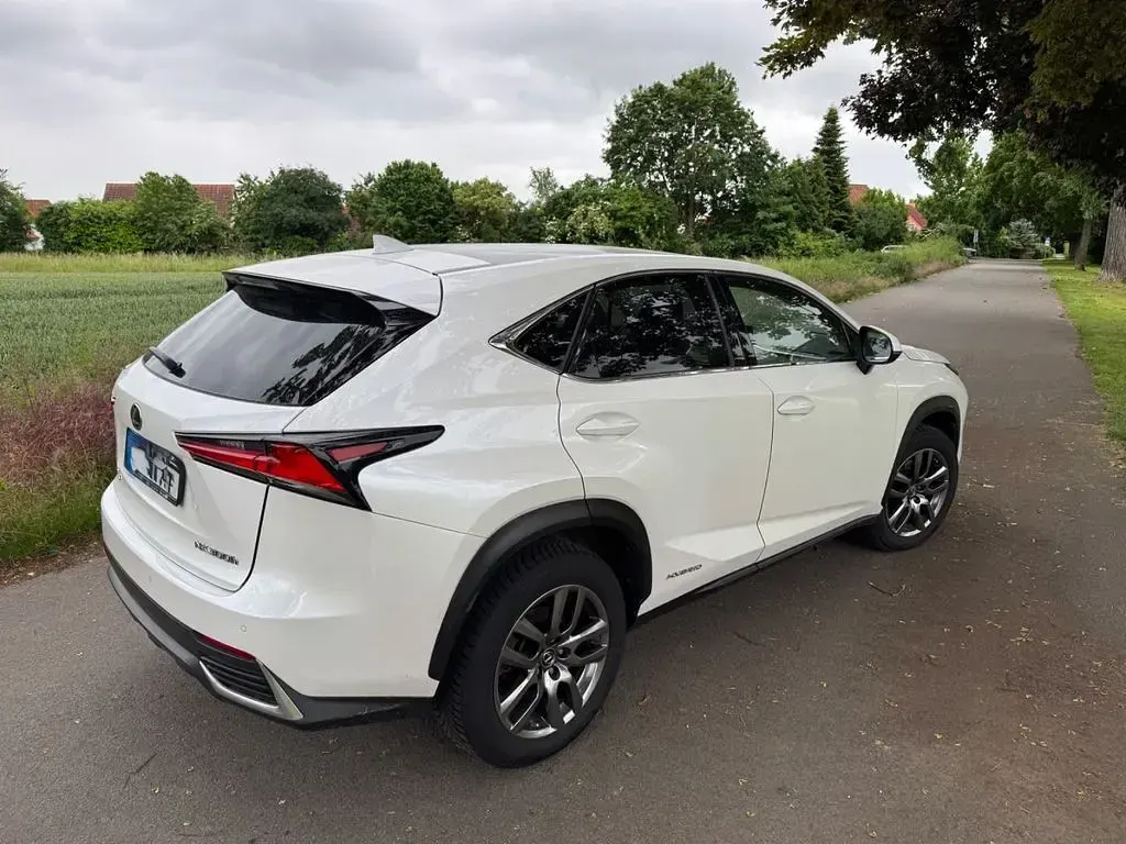 Gebraucht Lexus NX300 E-FOUR 197 PS (144 kW) 2018 Weiß SUV