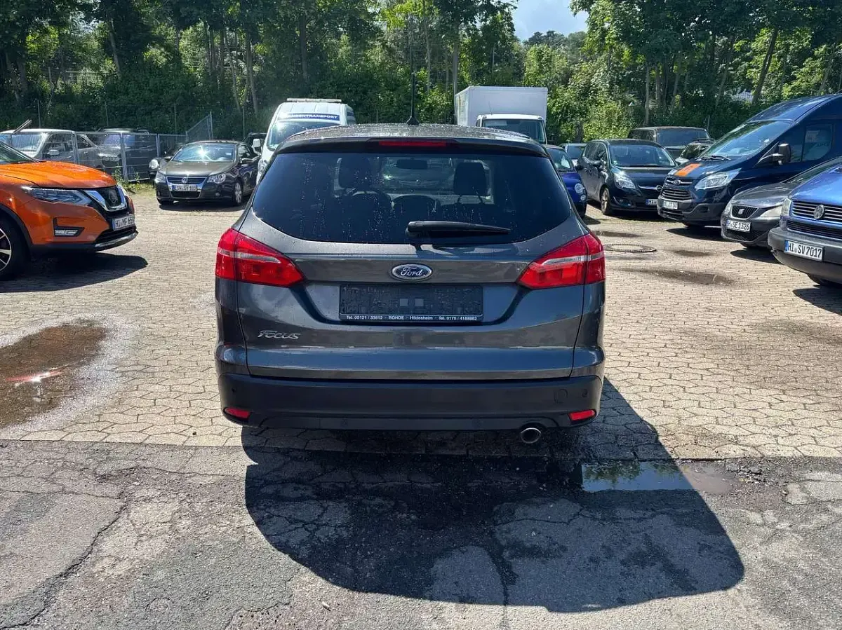 Gebraucht Ford Focus Basis 101 PS (74 kW) 2018 Grau Kombi