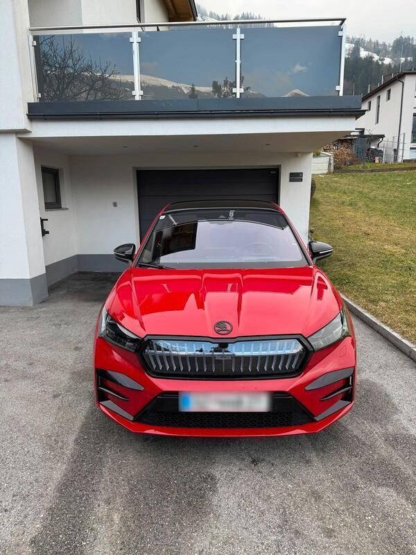 Rot Gebraucht 2023 Skoda Enyaq iV RS SUV | 46.800 € (Etwas zu teuer) - Bild 1/4