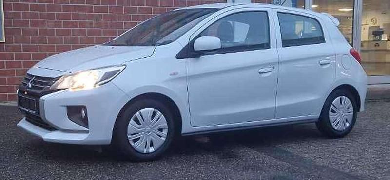 Titanweiß Gebraucht 2021 Mitsubishi Space Star Spirit Limousine | 9.490 € (Fairer Preis) - Bild 1/4