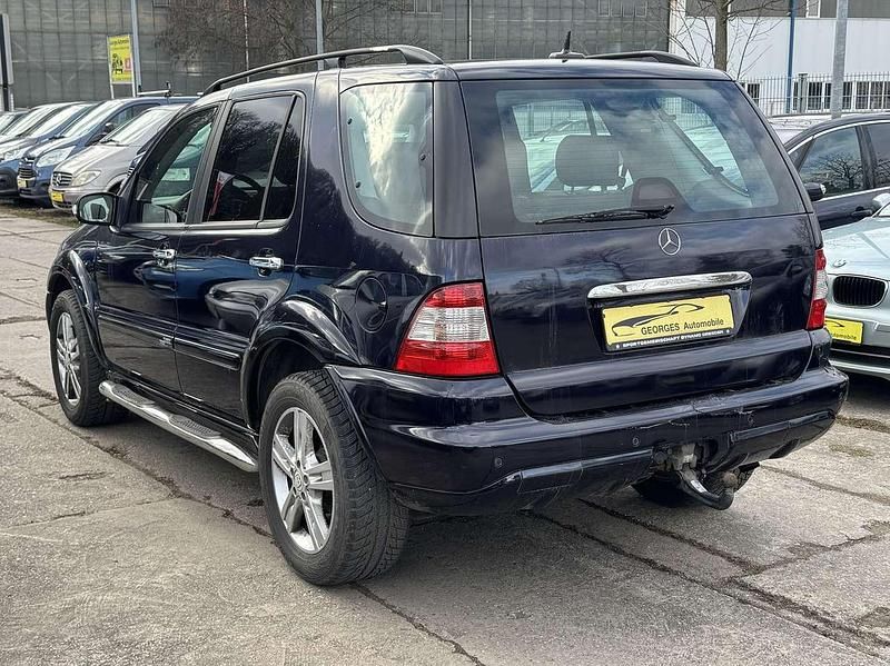 Gebraucht Mercedes ML270 163 PS (119 kW) 2003 Blau SUV