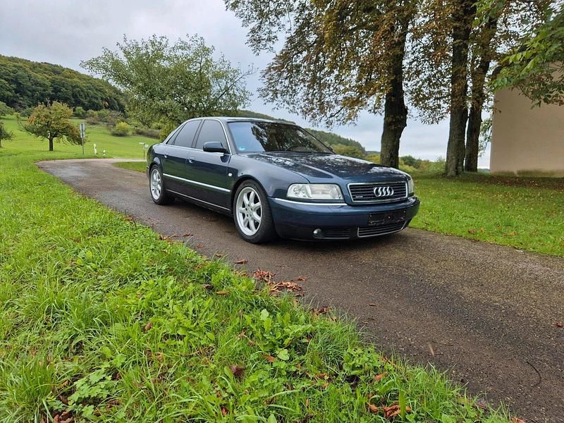 Second-hand Audi A8 280 CP (205 kW) 2001 Albastru Berlinǎ