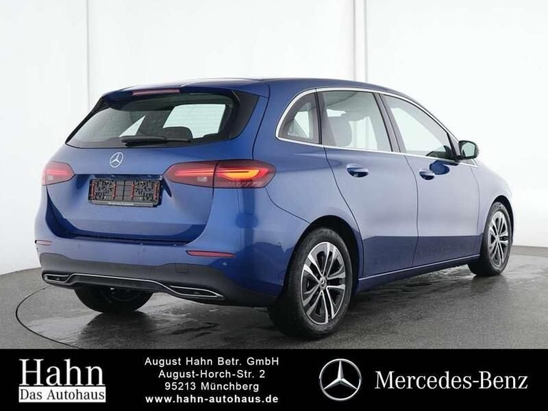 Gebraucht Mercedes B200 Progressive 163 PS (119 kW) 2024 Blau Van / Kleinbus