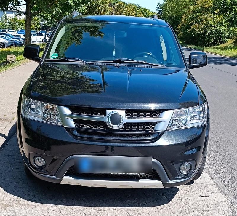 Schwarz Gebraucht 2013 Fiat Freemont SUV | 10.000 € (Fairer Preis) - Bild 1/4