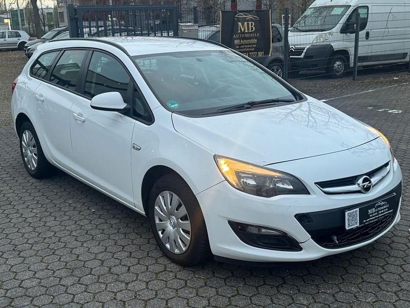 Gebraucht Opel Astra Edition 165 PS (121 kW) 2013 Weiß Kombi