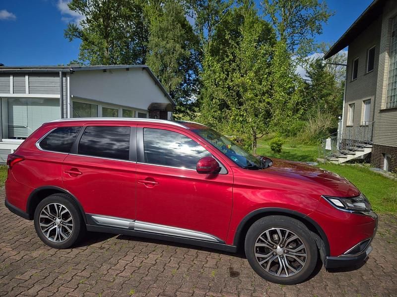 Gebraucht Mitsubishi Outlander Top 150 PS (110 kW) 2016 Rot SUV