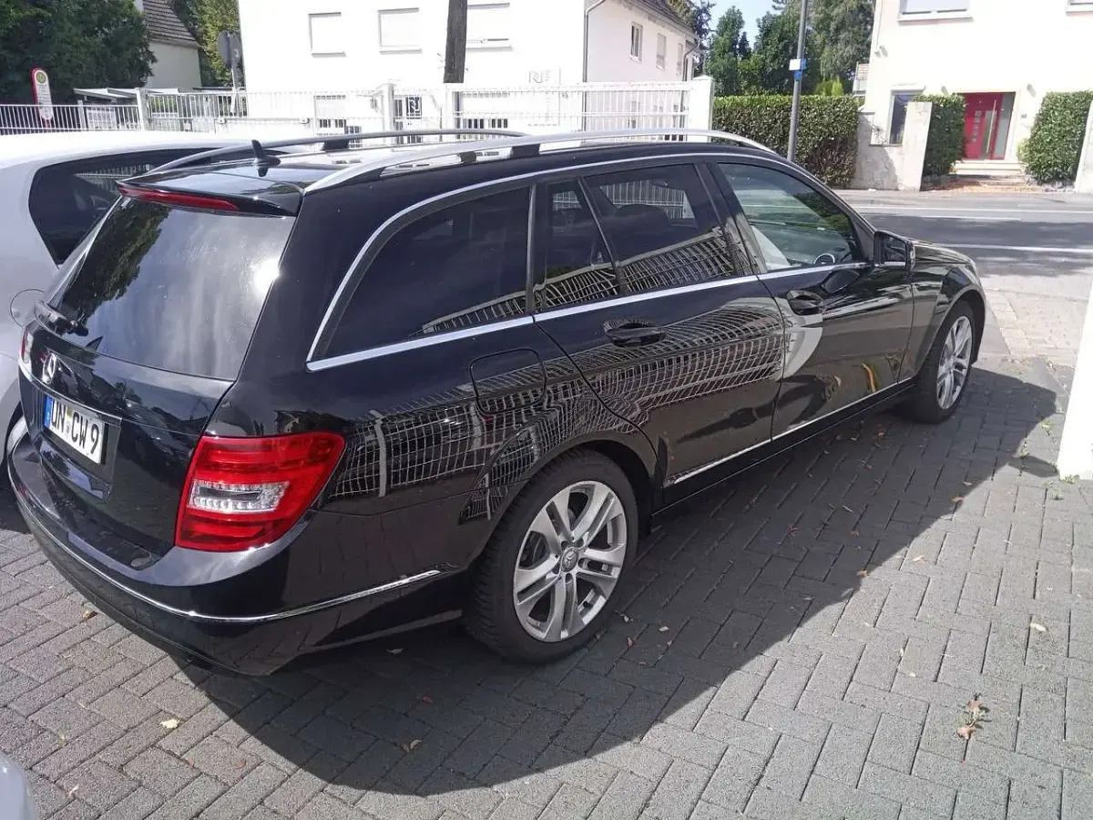Gebraucht Mercedes C200 Avantgarde 136 PS (100 kW) 2013 Schwarz  unilack Kombi