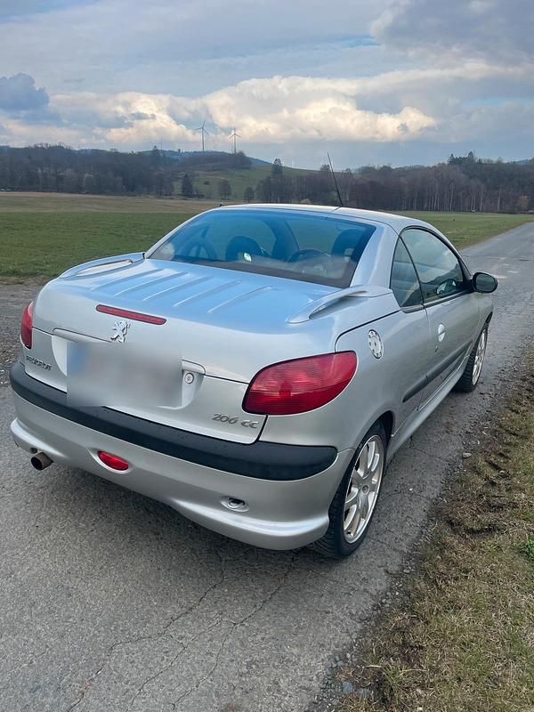 Gebraucht Peugeot 206 CC 136 PS (100 kW) 2002 Silber Cabrio