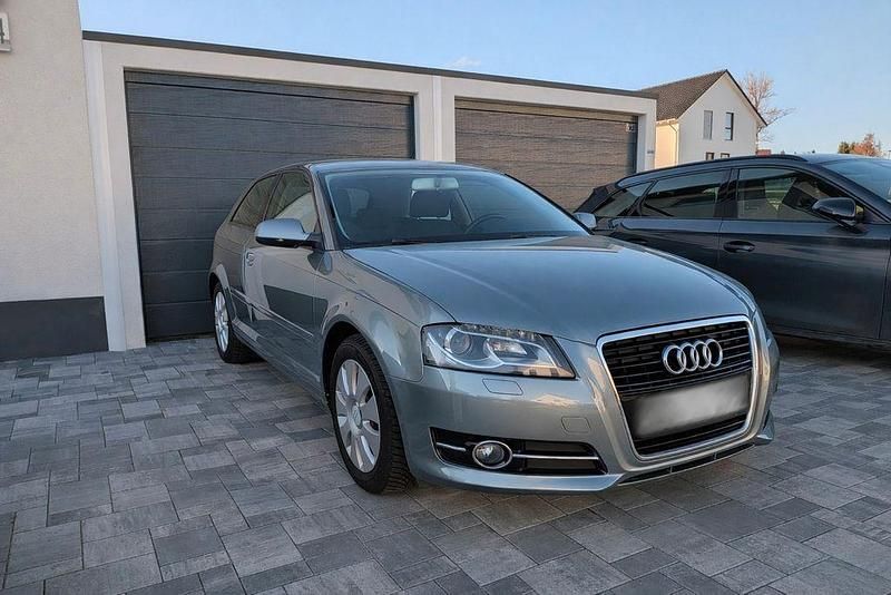 Gebraucht Audi A3 Ambition 105 PS (77 kW) 2010 Silber Kleinwagen