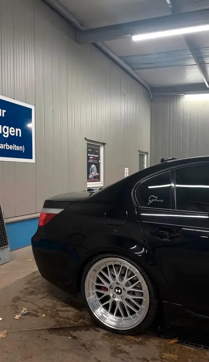 Gebraucht BMW 545 333 PS (244 kW) 2004 Schwarz Limousine