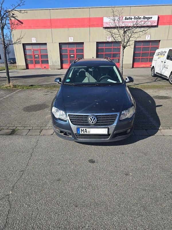 Blau Gebraucht 2009 VW Passat Comfortline Kombi | 550 € - Bild 1/4