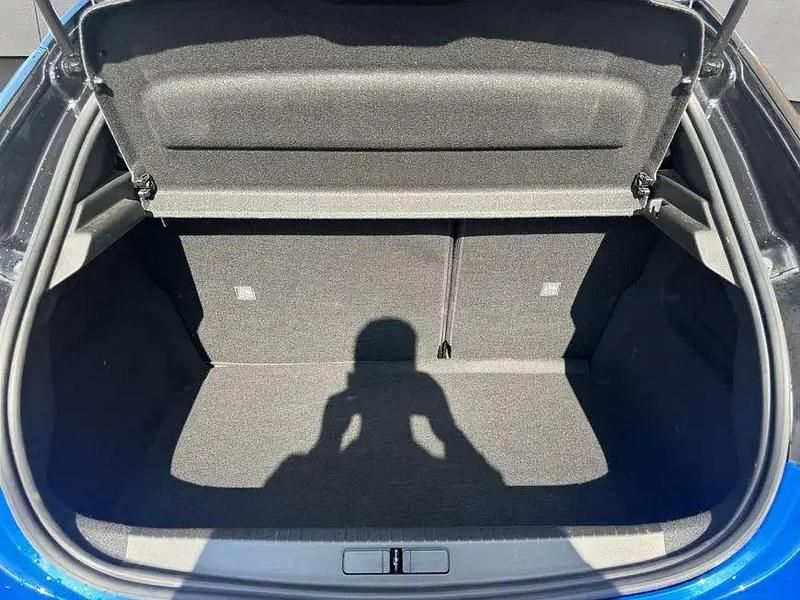 Gebraucht Opel Corsa 101 PS (74 kW) 2024 Voltaik blau metallic Limousine