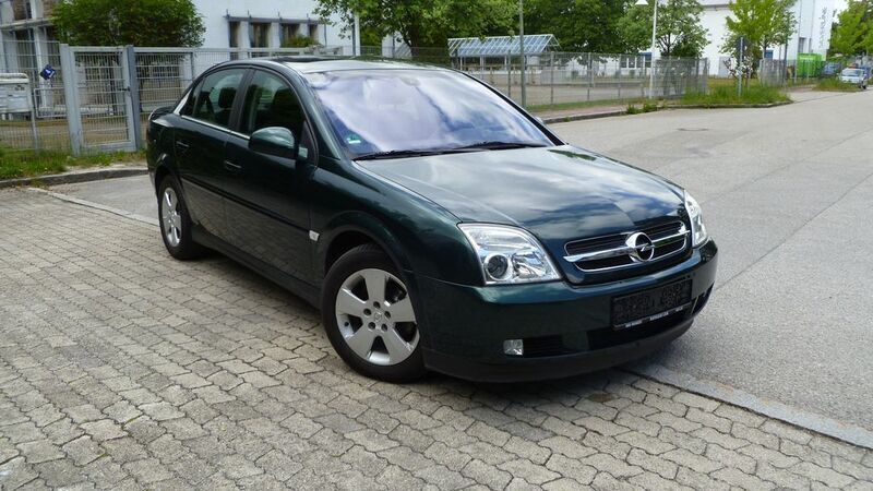 Grün Gebraucht 2005 Opel Vectra Limousine | 4.900 € (Teuer) - Bild 1/4