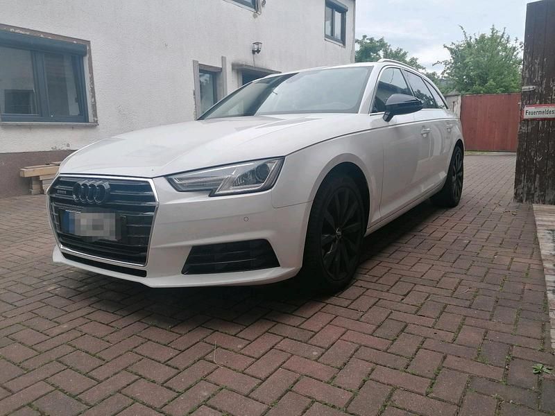 Weiß Gebraucht 2017 Audi A4 Kombi | 15.300 € (Teuer) - Bild 1/4