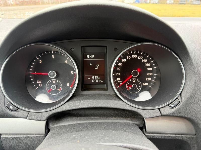 Gebraucht VW Golf VI 105 PS (77 kW) 2011 Weiß Kleinwagen