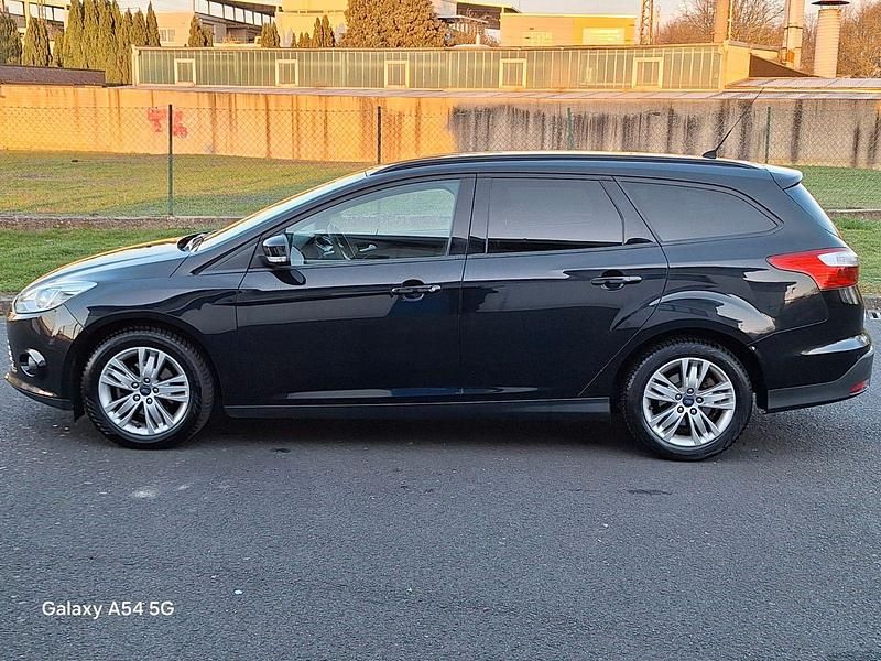 Gebraucht Ford Focus Trend 125 PS (91 kW) 2013 Schwarz Kombi