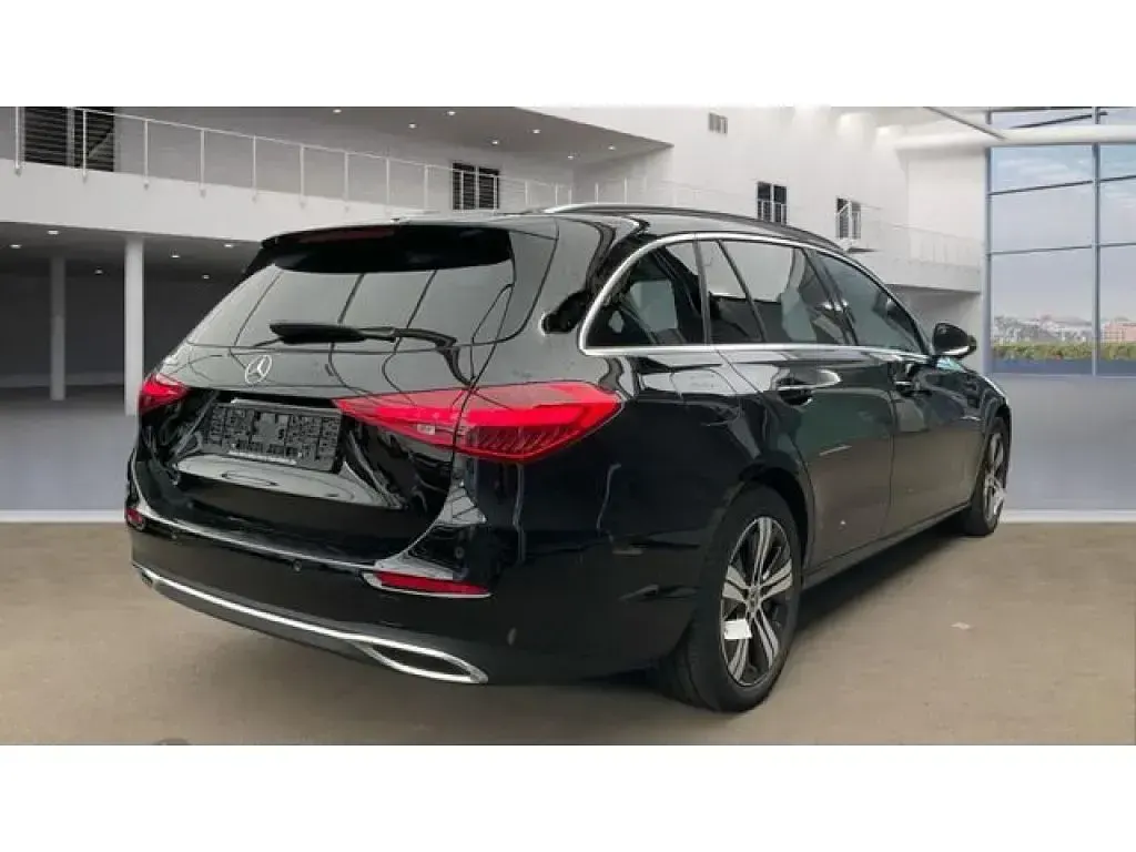 Gebraucht Mercedes C300e 313 PS (230 kW) 2023 Schwarz/baltic black Kombi