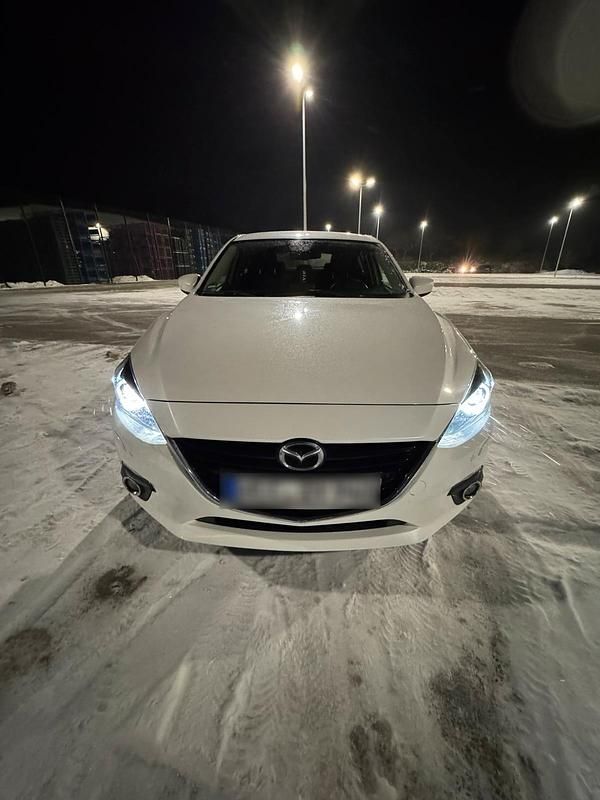 Gebraucht Mazda 3 Inclusive 120 PS (88 kW) 2015 Weiß Limousine