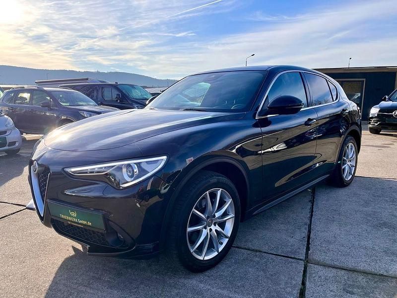 Schwarz Gebraucht 2018 Alfa Romeo Stelvio Super SUV | 19.900 € (Fairer Preis) - Bild 1/4