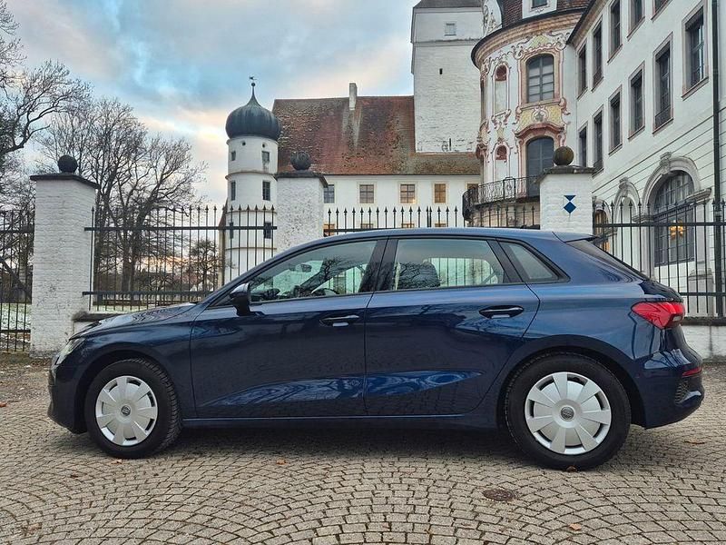 Gebraucht Audi A3 Basis 150 PS (110 kW) 2023 Blau Limousine