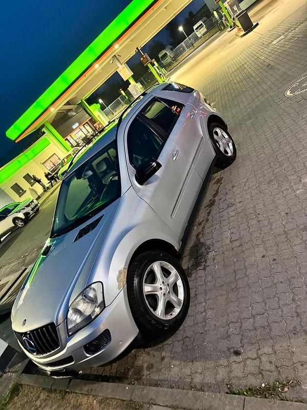 Gebraucht Mercedes ML280 190 PS (139 kW) 2006 Silber SUV