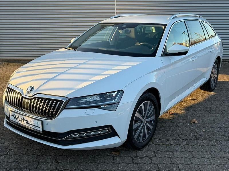 Weiß Gebraucht 2021 Skoda Superb Style Kombi | 24.950 € (Fairer Preis) - Bild 1/4