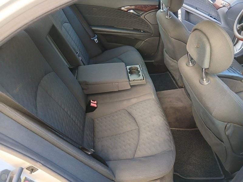 Gebraucht Mercedes E220 Classic 150 PS (110 kW) 2003 Silber Limousine