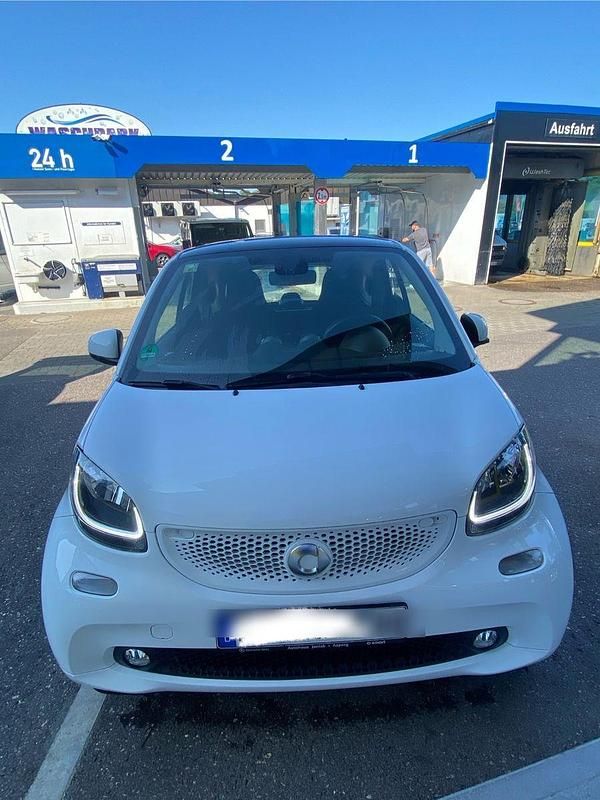 Weiß Gebraucht 2017 Smart ForTwo Coupé Passion Kleinwagen | 10.300 € (Guter Preis) - Bild 1/4