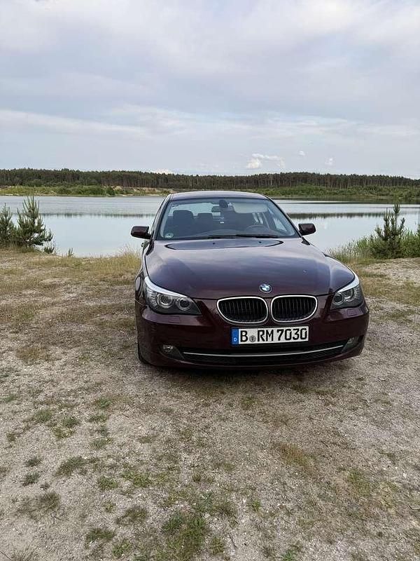 Rot Gebraucht 2008 BMW 520 Limousine | 5.500 € (Fairer Preis) - Bild 1/4