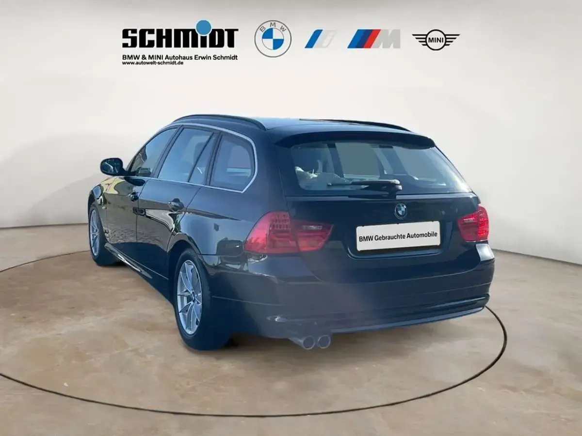 Gebraucht BMW 325 218 PS (160 kW) 2012 Schwarz Kombi