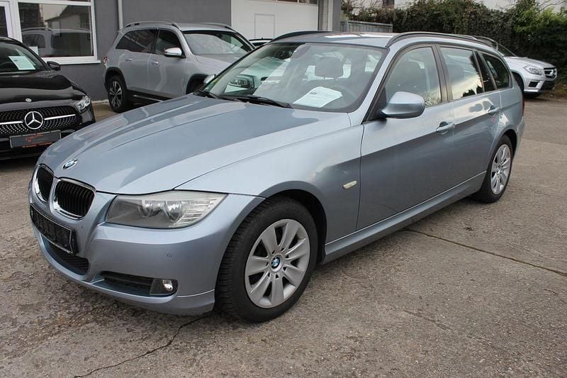 Gebraucht BMW 318 143 PS (105 kW) 2011 Blau Limousine